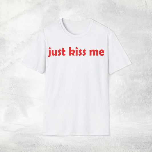 Women's Slogan T-shirt just kiss me