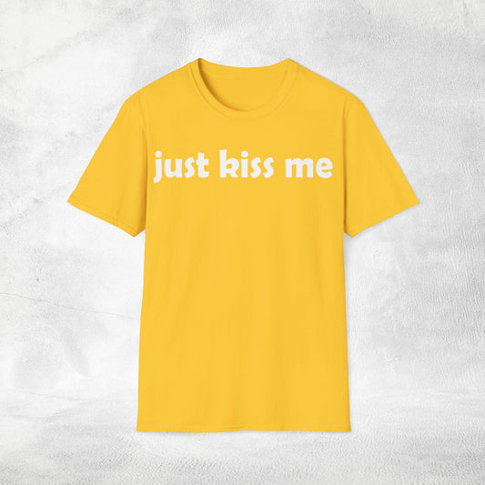 Women's Slogan T-shirt just kiss me