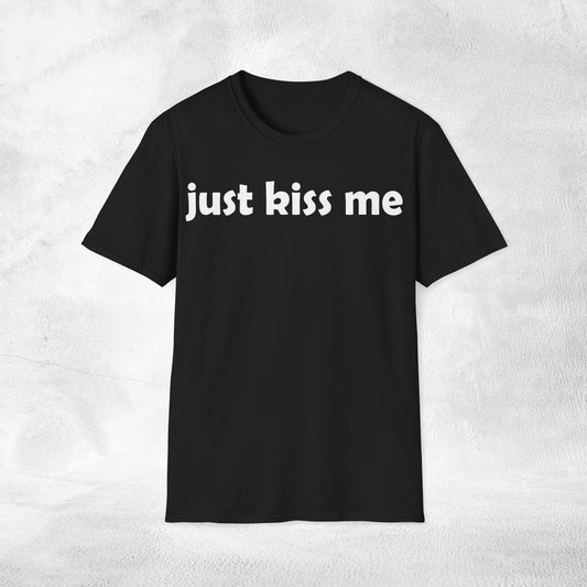Women's Slogan T-shirt just kiss me